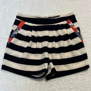 Striped Navy and White Pleated‎ Women's Shorts with floral trim at pockets Sz 8